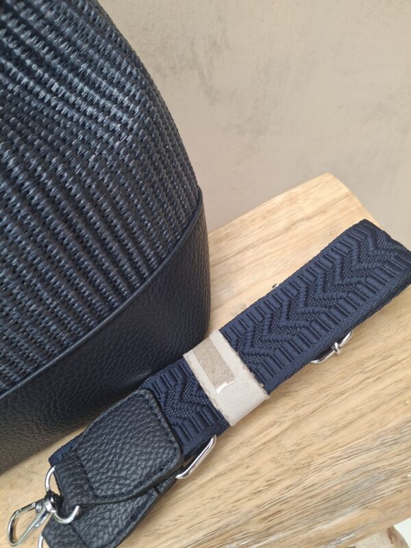 Sac tressé style bourse bleu marine – Image 2