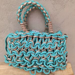 Sac tressé en cordes turquoises et dorées