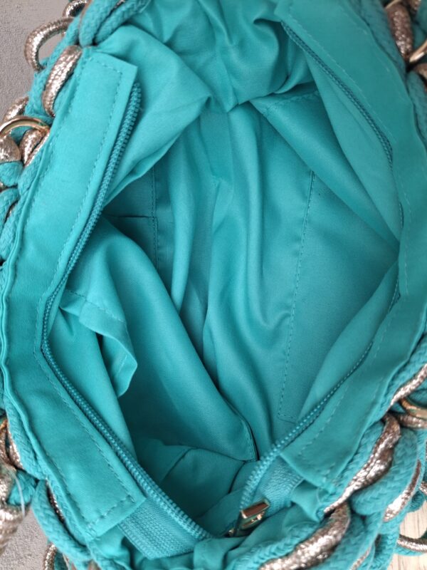 Sac tressé en cordes turquoises et dorées – Image 3
