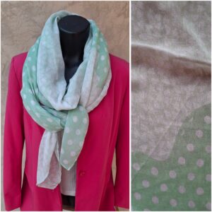 Foulard rectangle motifs pois et cœurs verts
