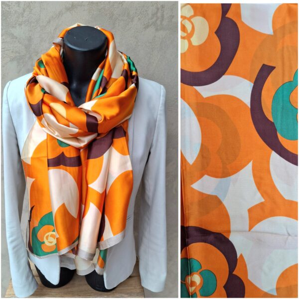Foulard rectangle effet soie orange motifs fleuris et graphiques