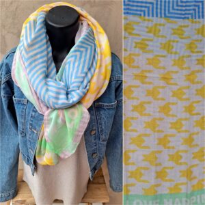 Foulard rectangle motifs géométriques, couleurs pastel