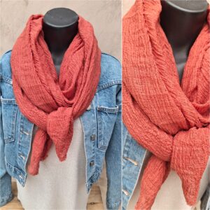 Foulard rectangle effet gaz de coton corail