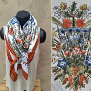Foulard carré effet soie fleuri contours terra cotta