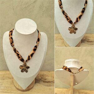 Collier tissu léopard avec fleur dorée