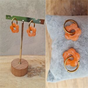 Boucles d'oreilles créoles dorées pendentif fleur orange