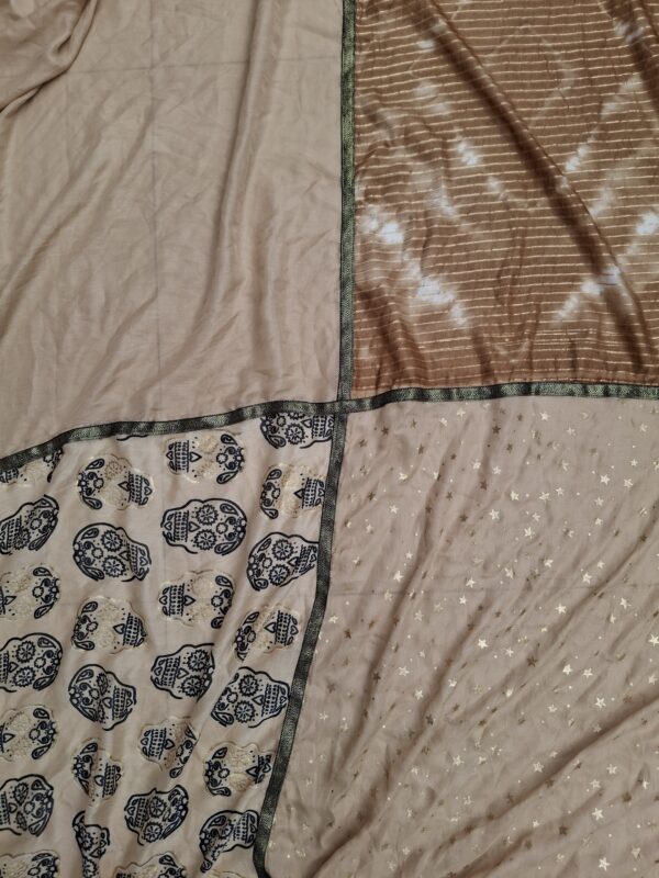 Foulard quatre tissus beige avec dorures – Image 2