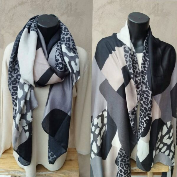 Foulard rectangle noir motifs géométriques et animaliers