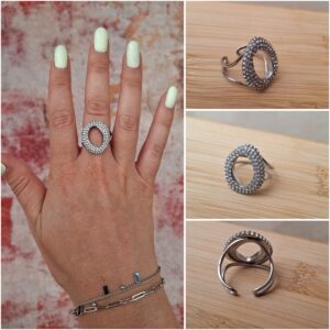 Bague dorée rond stylisé petit format avec strass