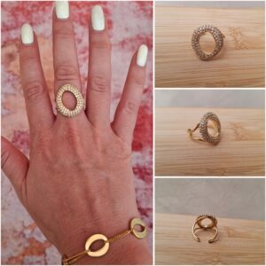Bague dorée rond stylisé petit format avec strass
