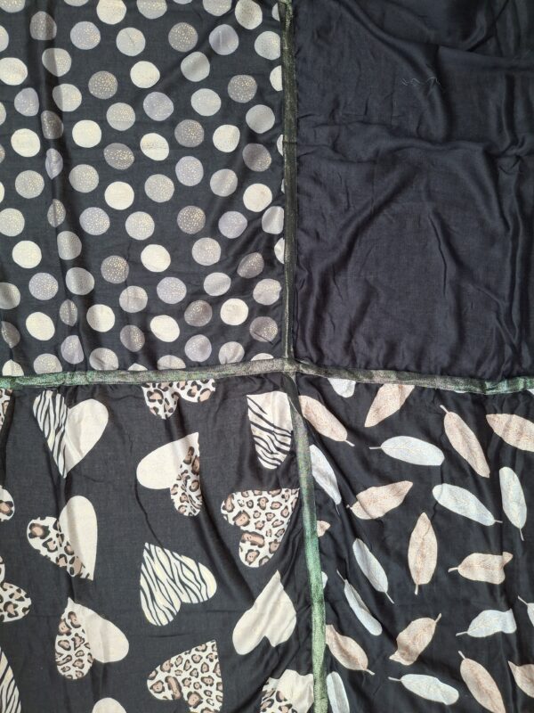 Foulard carré quatre tissus cœurs / pois/ léopard – Image 2