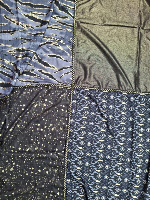 Foulard carré  quatre tissus avec dorures et tissu brillant – Image 3