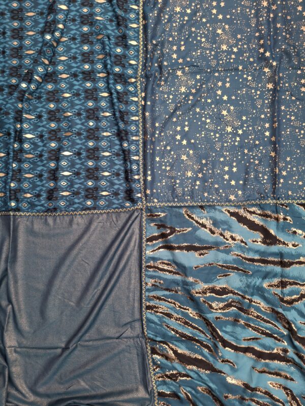 Foulard carré  quatre tissus avec dorures et tissu brillant – Image 2