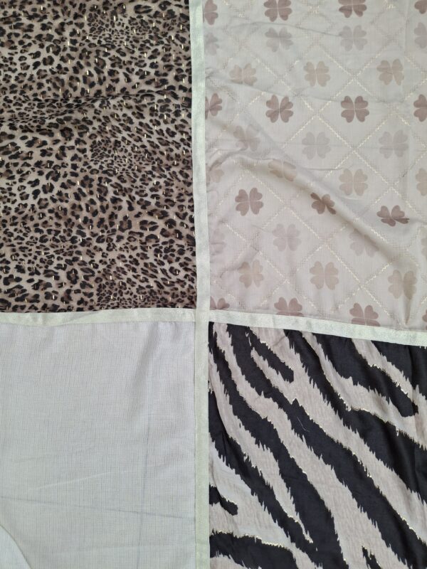 Foulard carré quatre tissus trèfles – Image 3