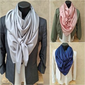 Grands foulards carrés effet soie unis