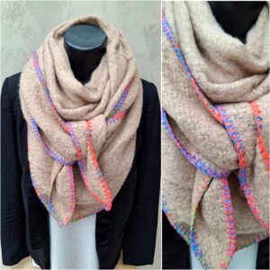 Écharpe triangle coutures multicolores