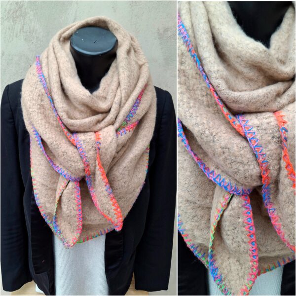 Écharpe triangle coutures multicolores