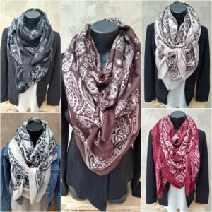 Foulard carré épais motif "bandana"