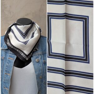 Foulard carré effet soie motifs géométriques