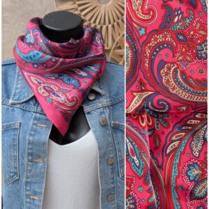 Foulard imprimé fuchsia et bleu