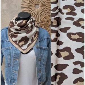Foulard carré motifs léopards bruns et beiges