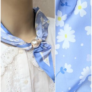 Foulard  "Douce Marguerite" – Bleu Lavande Floral et Attache Aimantée